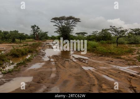 Schlammige Straße im Omo-Tal, Äthiopien Stockfoto