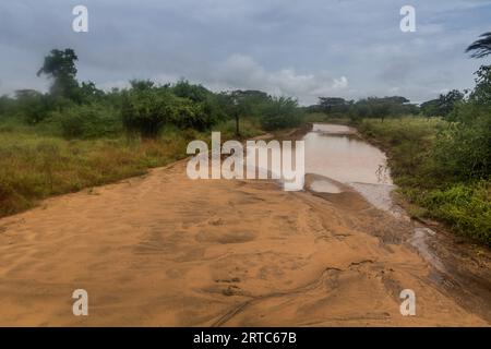 Schlammige Straße im Omo-Tal, Äthiopien Stockfoto