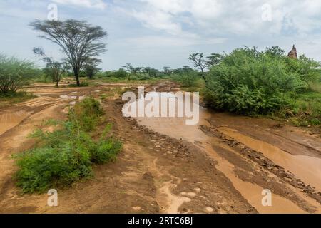 Schlammige Straße im Omo-Tal, Äthiopien Stockfoto