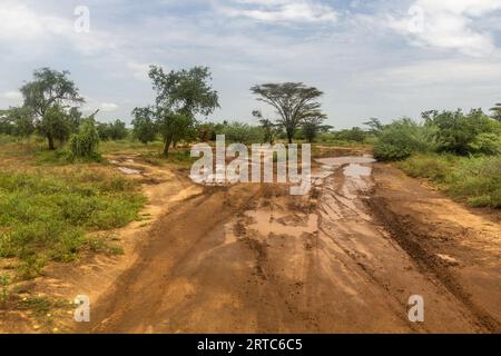 Schlammige Straße im Omo-Tal, Äthiopien Stockfoto