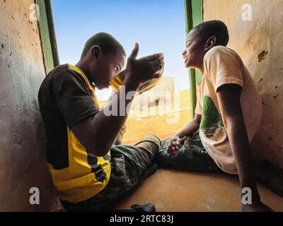 Mauretanien, Adrar, Entkemkemt, Jungs Stockfoto