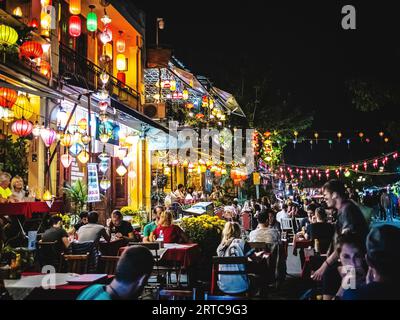 Ein geschäftiges Restaurant in Hoi an vietnam Stockfoto