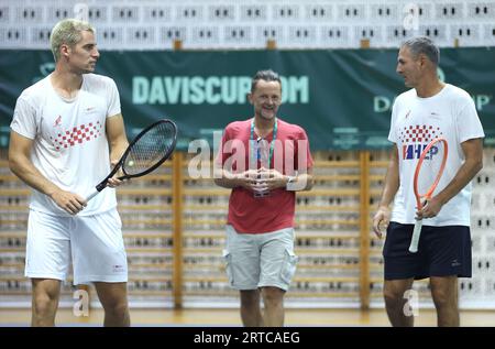 Zagreb, Kroatien. September 2023. Borna Gojo aus Kroatien und Teamkapitän von Kroatien Vedran Martic während des Trainings der Davis Cup Finals Group Stage 2023 in der Arena Gripe Sports Centre am 12. September 2023 in Split, Kroatien. Foto: Sanjin Strucic/PIXSELL Credit: Pixsell/Alamy Live News Stockfoto