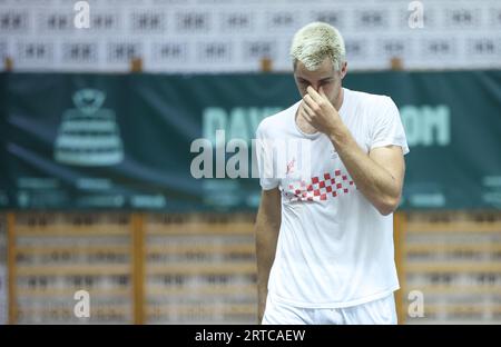 Zagreb, Kroatien. September 2023. Borna Gojo aus Kroatien reagiert während des Trainings der Davis Cup Finals Group Stage 2023 im Arena Gripe Sports Centre am 12. September 2023 in Split, Kroatien. Foto: Sanjin Strucic/PIXSELL Credit: Pixsell/Alamy Live News Stockfoto