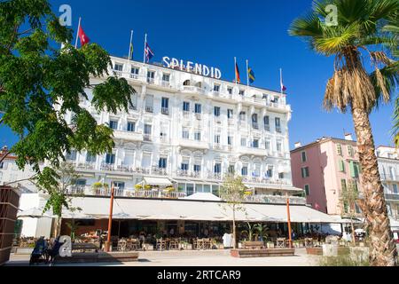 'Splendid Hotel' in Cannes an einem sonnigen Tag. Stockfoto