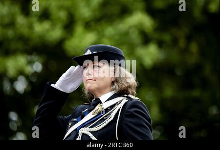 DEN HAAG - Annelore Roelofs während der zeremoniellen Einsetzung des neuen Befehlshabers der Königlichen Militärpolizei. Sie tritt die Nachfolge von Generalleutnant Hans Leijtens an, dem Generaldirektor von Frontex, der Europäischen Agentur für die Grenz- und Küstenwache. ANP ROBIN VAN LONKHUIJSEN niederlande raus - belgien raus Stockfoto