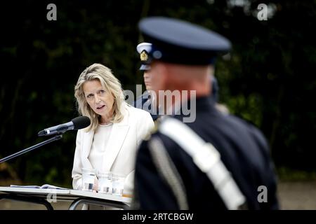 DER HAAG - DER ausscheidende Verteidigungsminister Kajsa Ollongren während der zeremoniellen Installation von Annelore Roelofs, dem neuen Befehlshaber der Royal Military Police. Sie tritt die Nachfolge von Generalleutnant Hans Leijtens an, dem Generaldirektor von Frontex, der Europäischen Agentur für die Grenz- und Küstenwache. ANP ROBIN VAN LONKHUIJSEN niederlande raus - belgien raus Stockfoto