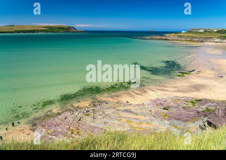 Strand und Flussufer des Kamels in Polzeath, Cornwall, England, Großbritannien, Europa Stockfoto