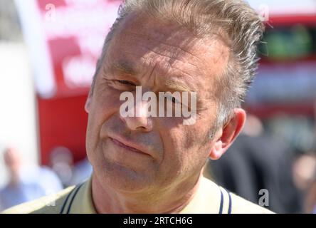 TV-Moderator Chris Packham auf dem Parliament Square, um gegen die Vergabe neuer Lizenzen für die Ölförderung in London, Großbritannien, zu protestieren. September 2023. Stockfoto