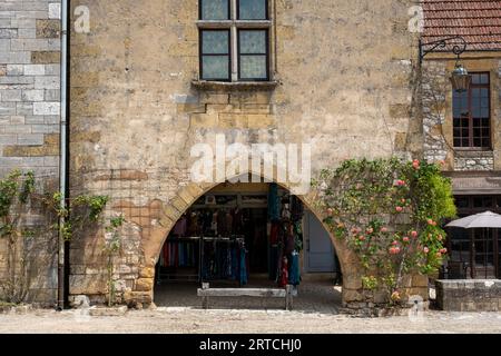 Monpazier ist eines der schönsten Dörfer Frankreichs und die berühmteste bastide. Dordogne. Stockfoto