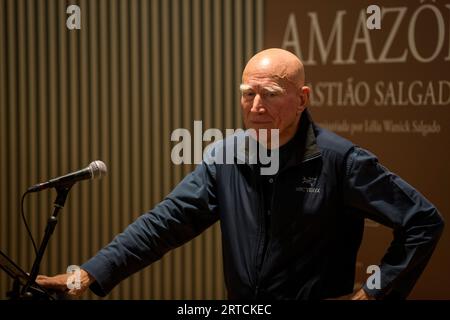 Madrid, Madrid, Spanien. September 2023. SEBASTIAN SALGADO, renommierter brasilianischer Fotograf, eröffnete die Ausstellung „AmazÃ´nia“ im Kulturzentrum FernÃ¡n GÃ³mez in Madrid. Die Ausstellung präsentiert mehr als 200 großformatige Fotografien und wird durch die Vorführung von 7 Filmen ergänzt. Die Ausstellung ist bis zum 14. Januar 2024 öffentlich zugänglich. (Bild: © Luis Soto/ZUMA Press Wire) NUR REDAKTIONELLE VERWENDUNG! Nicht für kommerzielle ZWECKE! Stockfoto