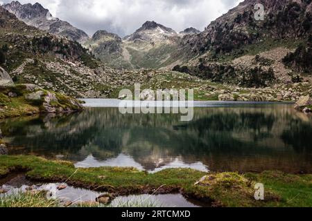 Die wunderschöne Landschaft des Nationalparks Aiguestortes in Katalonien, Spanien Stockfoto