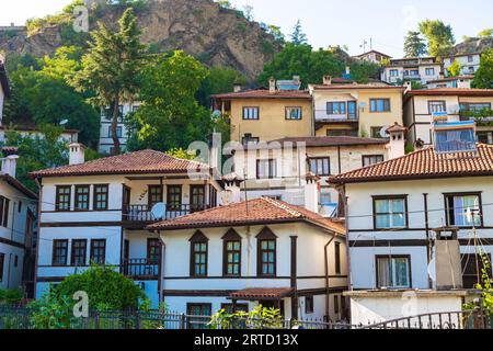 Historische Gebäude und Häuser des Goynuk-Viertels von Bolu Turkiye. Cittaslow Towns of Turkiye Hintergrundfoto. Stockfoto