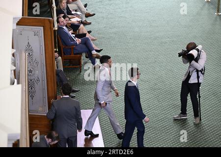 Austin, TX, USA. September 2023. Der Zeuge BRANDON CAMMACK betritt die Senatskammer am Morgen des sechsten Tages im Amtsenthebungsverfahren von Texas Attorney General Ken Paxton im Senat von Texas am 12. September 2023. (Bild: © Bob Daemmrich/ZUMA Press Wire) NUR REDAKTIONELLE VERWENDUNG! Nicht für kommerzielle ZWECKE! Stockfoto