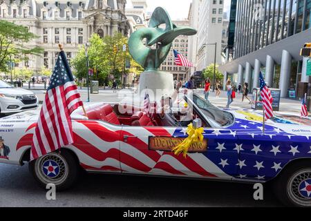 Ein amerikanischer Patriot, der Ein Lincoln Continental Philadelphia New Jersey USA fährt Stockfoto