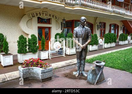 PYATIGORSK, RUSSLAND - 07. JUNI 2023: Skulptur von Kisa Worobjaninow im Zentrum von Pyatigorsk Stockfoto