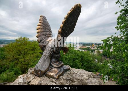 PYATIGORSK, RUSSLAND - 07. JUNI 2023: Das Symbol von Pyatigorsk ist der Adler, der Gewinner von Krankheiten Stockfoto