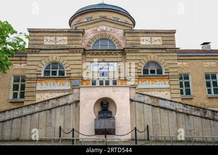 PYATIGORSK, RUSSLAND - 07. JUNI 2023: Das alte Gebäude 'Pirogov Bäder' in Pyatigorsk Stockfoto