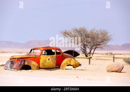 Solitaire, Namibia: Verlassenes Auto in Solitaire in der Region Khomas, in der Nähe des Namib Naukluft Nationalparks. Stockfoto