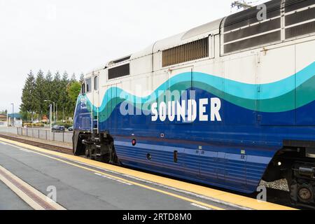 Edmonds, WA, USA - 11. September 2023; Sounder-Pendlerzuglokomotive mit Namen am Bahnhof Edmonds Stockfoto