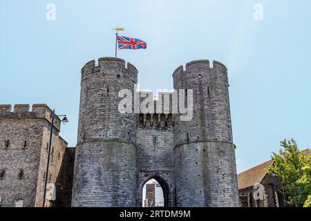 The Westgate in Canterbury, Kent, England, high western gate of the city wall is the largest surviving city gate in England, it is the last survivor o Stock Photo