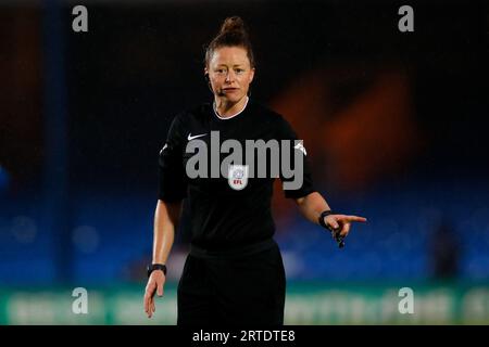 12. September 2023; Weston Homes Stadium, Peterborough, Cambridgeshire, England; EFL Trophy Football, Peterborough United gegen Cambridge United; Schiedsrichterin Kirsty Dowle Stockfoto