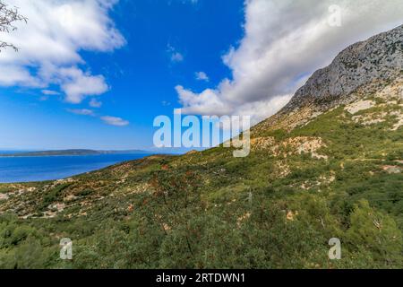 Wandern in den Bergen von Biokovo in Drvenik in Kroatien Stockfoto