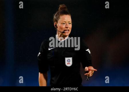 12. September 2023; Weston Homes Stadium, Peterborough, Cambridgeshire, England; EFL Trophy Football, Peterborough United gegen Cambridge United; Schiedsrichterin Kirsty Dowle Stockfoto