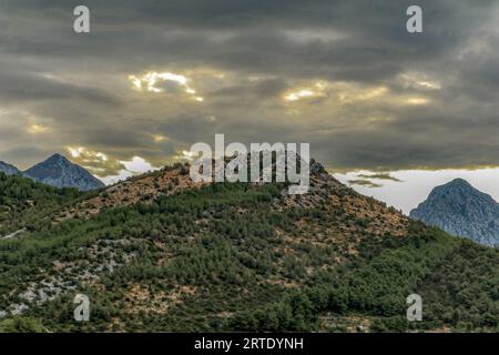 Wandern in den Bergen Biokovo Bergsteigen Drvenik Attraktionen in Kroatien Stockfoto