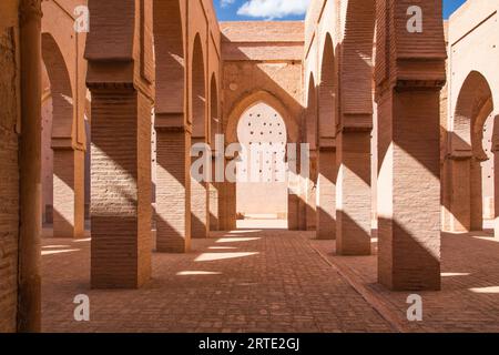 Tinmal, Marokko. Oktober 2014. Die große Moschee von Tinmal, bevor sie beim Erdbeben von 2023 schwer beschädigt wurde. Stockfoto