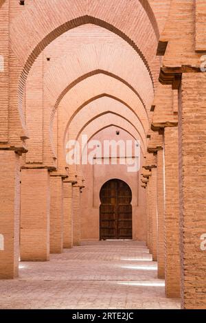 Tinmal, Marokko. Oktober 2014. Die große Moschee von Tinmal, bevor sie beim Erdbeben von 2023 schwer beschädigt wurde. Stockfoto