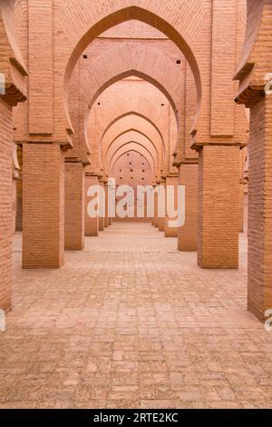 Tinmal, Marokko. Oktober 2014. Die große Moschee von Tinmal, bevor sie beim Erdbeben von 2023 schwer beschädigt wurde. Stockfoto