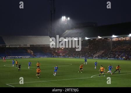 Peterborough, Großbritannien. September 2023. Eine verregnete Nacht beim Spiel Peterborough United gegen Cambridge United EFL Trophy im Weston Homes Stadium in Peterborough, Cambridgeshire, am 12. September 2023. Dank: Paul Marriott/Alamy Live News Stockfoto