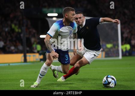 Der englische Kieran Trippier in Aktion mit dem schottischen John McGinn während des 150th Anniversary Heritage Matches zwischen Schottland und England im Hampden Park, Glasgow am Dienstag, den 12. September 2023. (Foto: Mark Fletcher | MI News) Credit: MI News & Sport /Alamy Live News Stockfoto