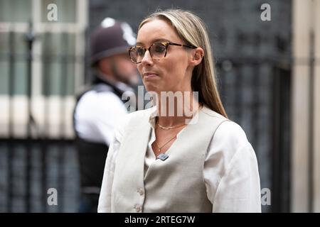 London, Großbritannien. September 2023. Die Sky Sports Presenter Anna Woolhouse wird in der Downing Street gesehen, nachdem sie an einem Treffen mit Michelle Donelan, Staatssekretärin für Wissenschaft, Innovation und Technologie, teilgenommen hat. Quelle: Justin Ng/Alamy Live News. Stockfoto