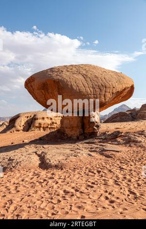 Pilze Rock in der Wüste Wadi Rum, Jordanien Stockfoto