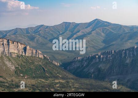 Aus der Vogelperspektive auf die Tombstone Range entlang des Dempster Highway im Yukon Territory; Yukon, Kanada Stockfoto