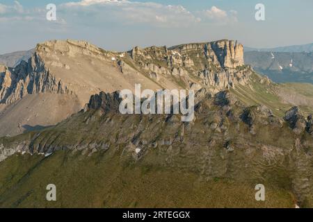 Aus der Vogelperspektive auf die Tombstone Range entlang des Dempster Highway im Yukon Territory; Yukon, Kanada Stockfoto