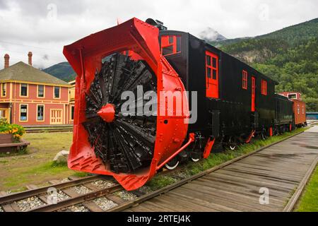 Oldtimer-Zug mit Schneefräsen, Klondike Gold Rush National Historical Park, Alaska, USA; Skagway, Alaska, Vereinigte Staaten von Amerika Stockfoto