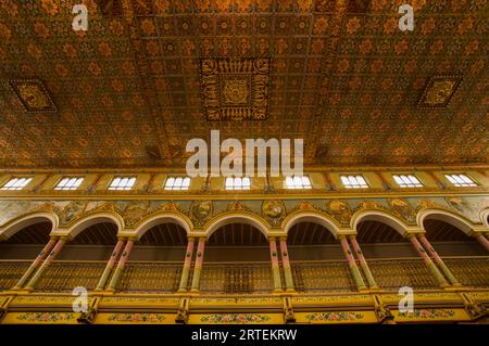 Decke und Wand eines Herrenhauses in Chettinad, Indien; Chettinad, Tamil Nadu, Indien Stockfoto
