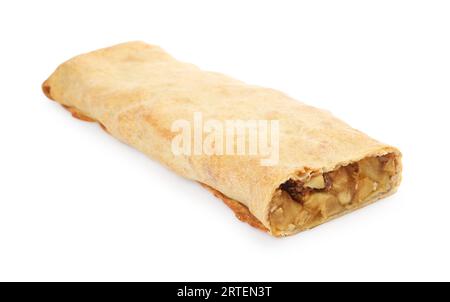 Köstlicher Strudel mit Äpfeln und Nüssen isoliert auf weiß Stockfoto