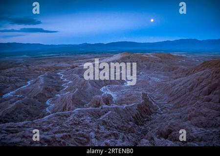 Mondaufgang über Badlands, von Font's Point aus gesehen im Anza Borrego Desert State Park, Kalifornien, USA; Kalifornien, USA Stockfoto