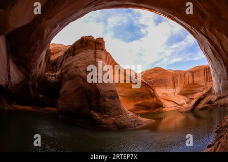 Cathedral in the Desert, Clear Creek Canyon, Escalante Branch im Glen Canyon National Recreation Area, Lake Powell, Utah, USA Stockfoto