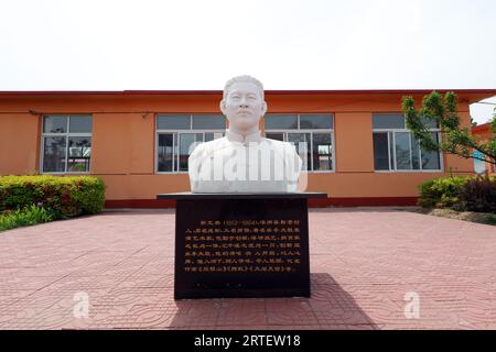 Luannan County - 10. Mai 2019: Jin Wenran Sculpture, Gründer von Leting Drum, Luannan County, Provinz Hebei, China. Stockfoto