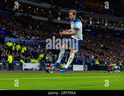 Glasgow. September 2023. Der Engländer Harry Kane feiert seine Erfolge, nachdem er am 12. September 2023 in einem Freundschaftsspiel zwischen Schottland und England in Glasgow (Großbritannien) Punkten konnte. Quelle: Xinhua/Alamy Live News Stockfoto