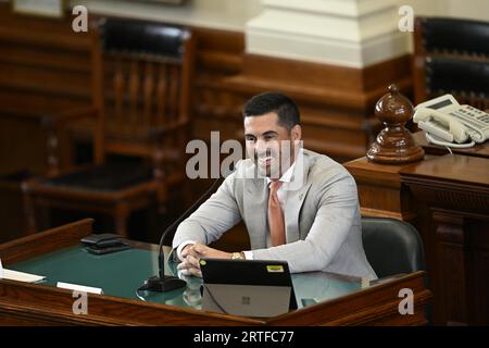 Austin, TX, USA. September 2023. Rechtsanwalt BRANDON CAMMACK gibt am Morgen des sechsten Tages in Texas Attorney General Ken Paxtons Amtsenthebungsverfahren im Senat von Texas am 12. September 2023 Zeugnis über seine Beziehung zum Attorney General. (Bild: © Bob Daemmrich/ZUMA Press Wire) NUR REDAKTIONELLE VERWENDUNG! Nicht für kommerzielle ZWECKE! Stockfoto