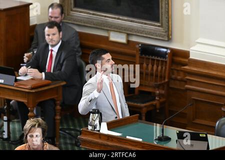 Austin, TX, USA. September 2023. Rechtsanwalt BRANDON CAMMACK gibt am Morgen des sechsten Tages in Texas Attorney General Ken Paxtons Amtsenthebungsverfahren im Senat von Texas am 12. September 2023 Zeugnis über seine Beziehung zum Attorney General. (Bild: © Bob Daemmrich/ZUMA Press Wire) NUR REDAKTIONELLE VERWENDUNG! Nicht für kommerzielle ZWECKE! Stockfoto