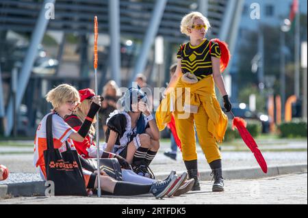 Geek-Gemeinschaft von erstaunlichen Cosplayern Party an einem sonnigen Tag Stockfoto