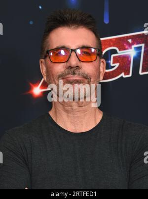 Pasadena, USA. September 2023. Simon Cowell Backstage bei „America's Got Talent“ Staffel 18 Live Show Red Carpet am 12. September 2023 im Hotel Dena in Pasadena, CA. © Lisa OConnor/AFF-USA.com Credit: AFF/Alamy Live News Stockfoto