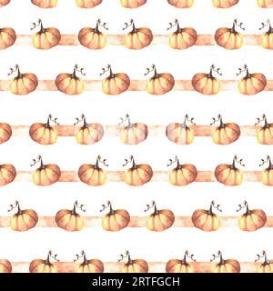 Nahtlose Kürbisse mit Streifenmuster. Isolierter weißer Hintergrund. Aquarell Herbstillustration. Handzeichnung mit wiederholtem Herbstdesign für Stockfoto
